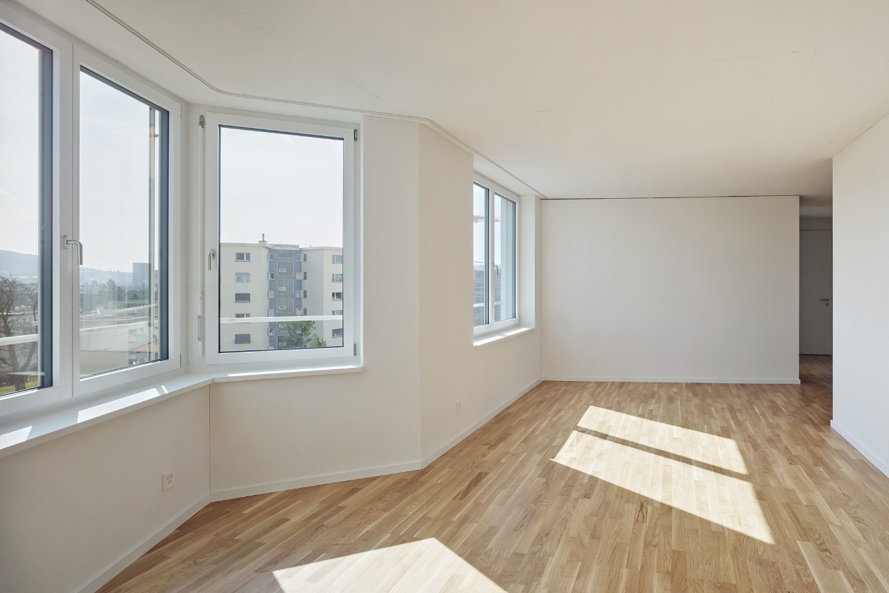 Wohnbereich 4.5-Zimmer-Wohnung Wohnhaus B (Bild: Karin Gauch und Fabien Schwartz, Zürich)